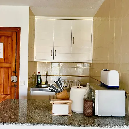 Lovely Hideaway With Pool And White Appartement