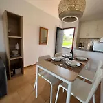 Lovely Hideaway With Pool And White דירה *
